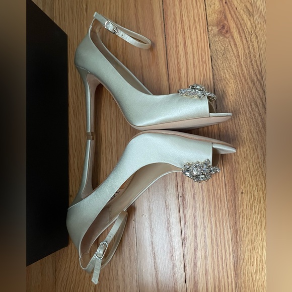 Badgley Mischka Kali Heels White Ivory Satin with Jewels - Evening Wedding Sz 5 - Picture 9 of 16